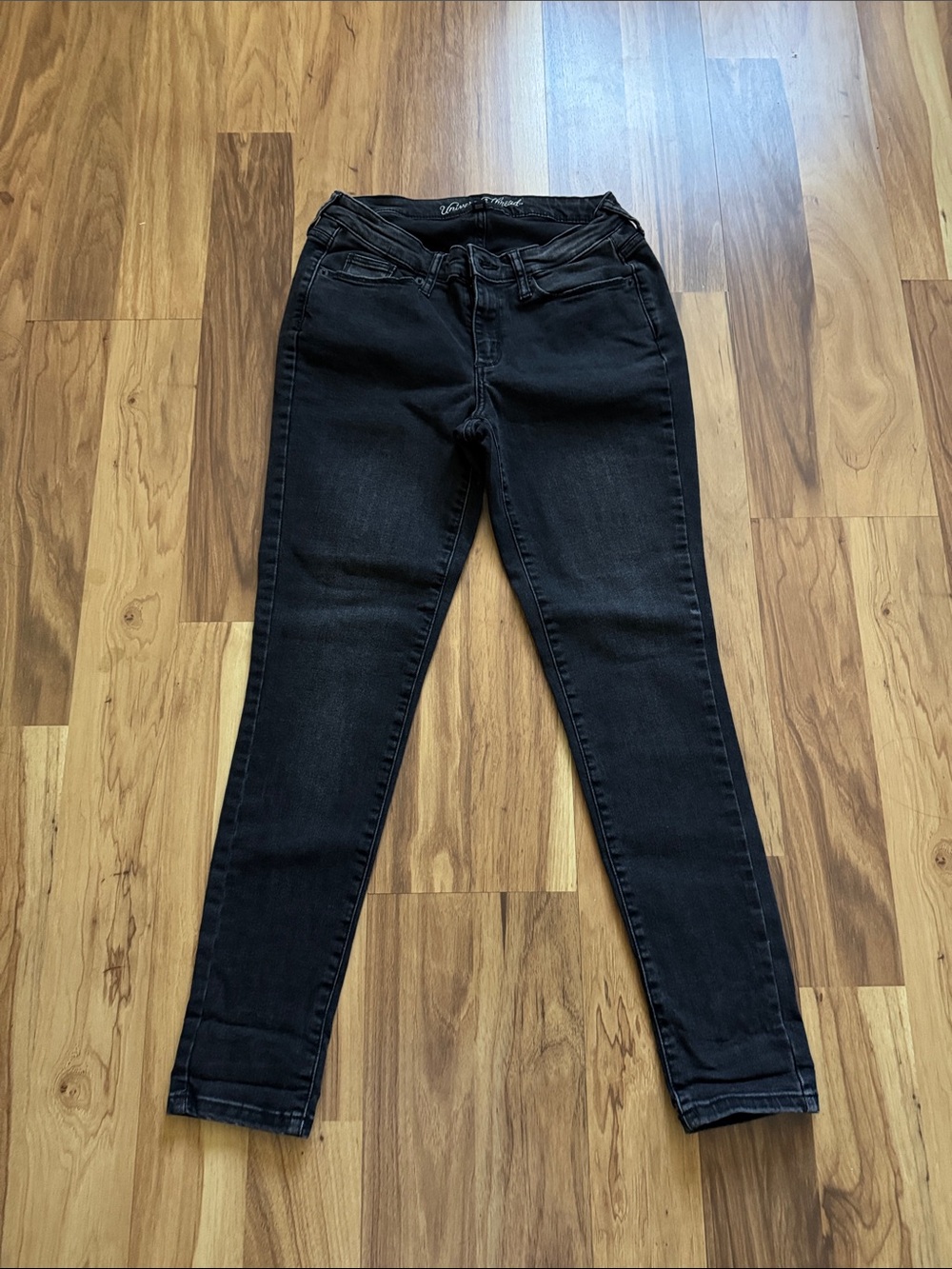 Universal Thread Black Skinny Jeans - Women's